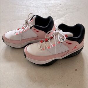 Jordan basketball shoes size 4Y, great condition!